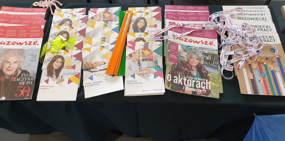 Zdjęcie galerii artykułu:  - Materiały informacyjne na stoisku promocyjno-wystawienniczym ciechanowskiej filii WUP