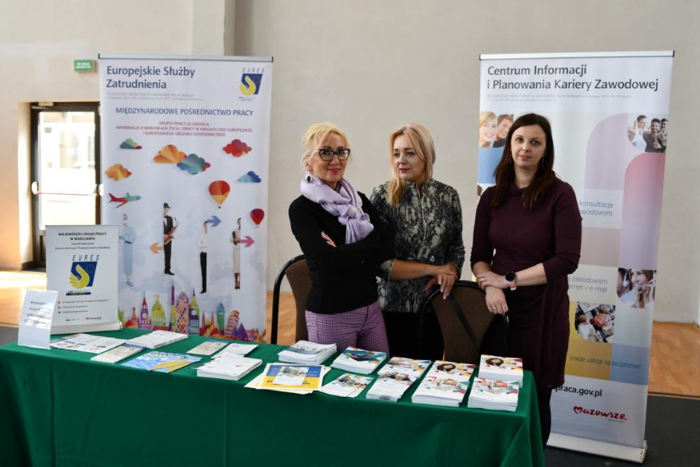 Zdjęcie galerii artykułu: Stoisko wystawiennicze siedleckiej Filii Wojewódzkiego Urzędu Pracy w Warszawie. - Stoisko wystawiennicze siedleckiej Filii Wojewódzkiego Urzędu Pracy w Warszawie.