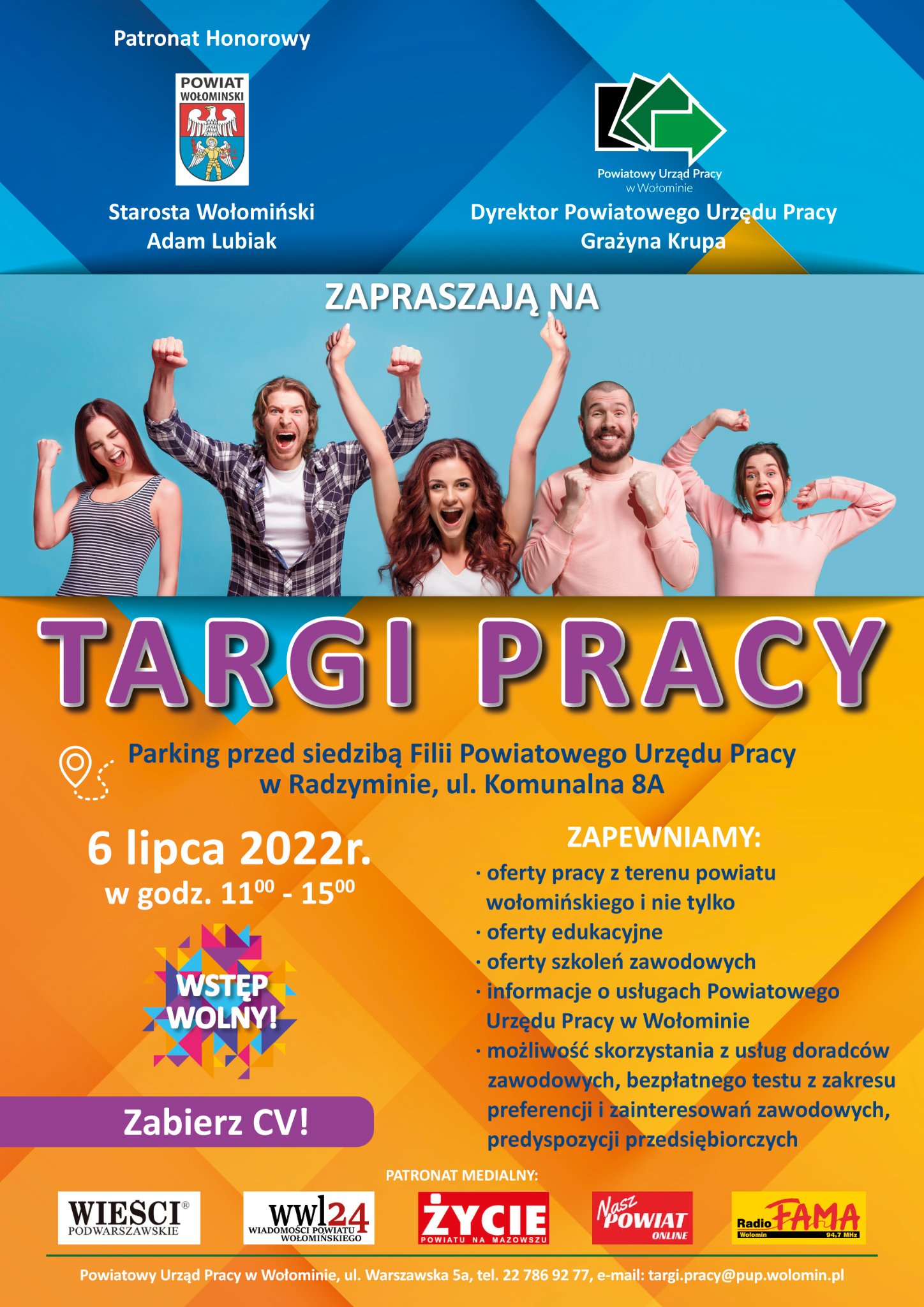 Plakat Targów Pracy. Pięć osób podnoszących ręce w geście radości. Poniżej napis: Targi Pracy i informacje o dacie, miejscu i celu wydarzenia (informacje podane są w wersji tekstowej w artykule).