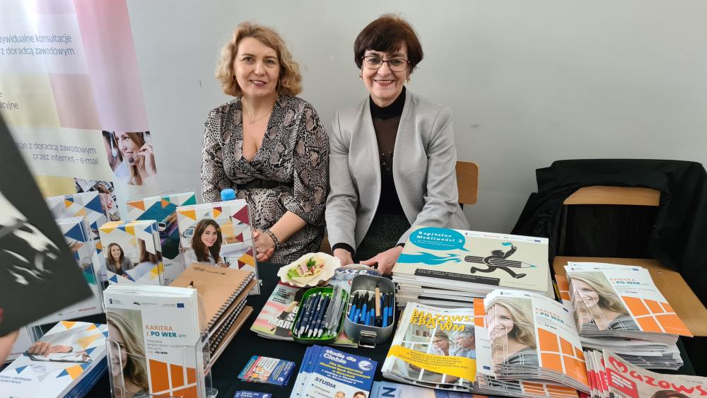 Zdjęcie galerii artykułu:  - Przedstawicielki ciechanowskiej filii WUP prezentują ofertę urzędu
