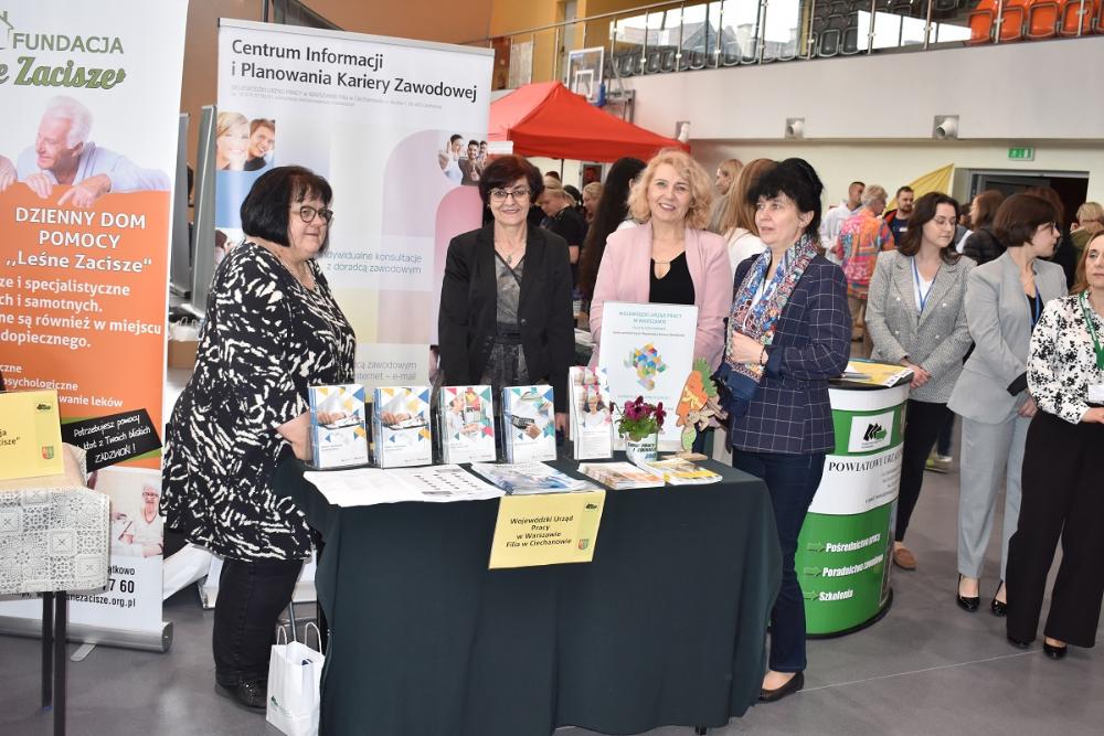 Zdjęcie galerii artykułu:  - Stoisko promocyjno - wystawiennicze ciechanowskiej filii WUP