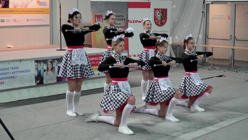 Zdjęcie galerii artykułu:  - Mażoretki z Zespołu Szkół im. St. Staszica w Gąbinie