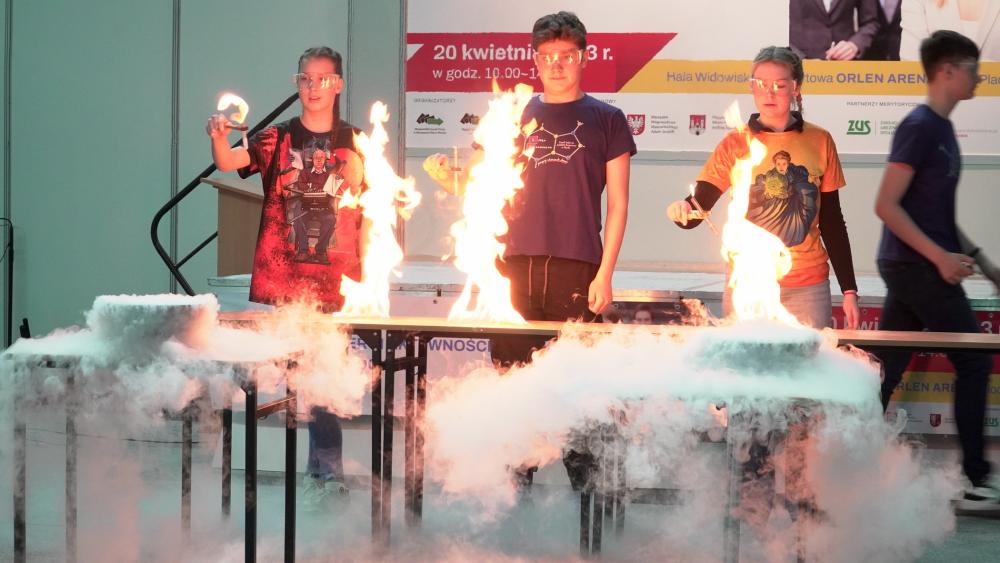 Zdjęcie galerii artykułu:  - Pokaz koła chemicznego z Zespołu Szkół im. L. Bergerowej w Płocku