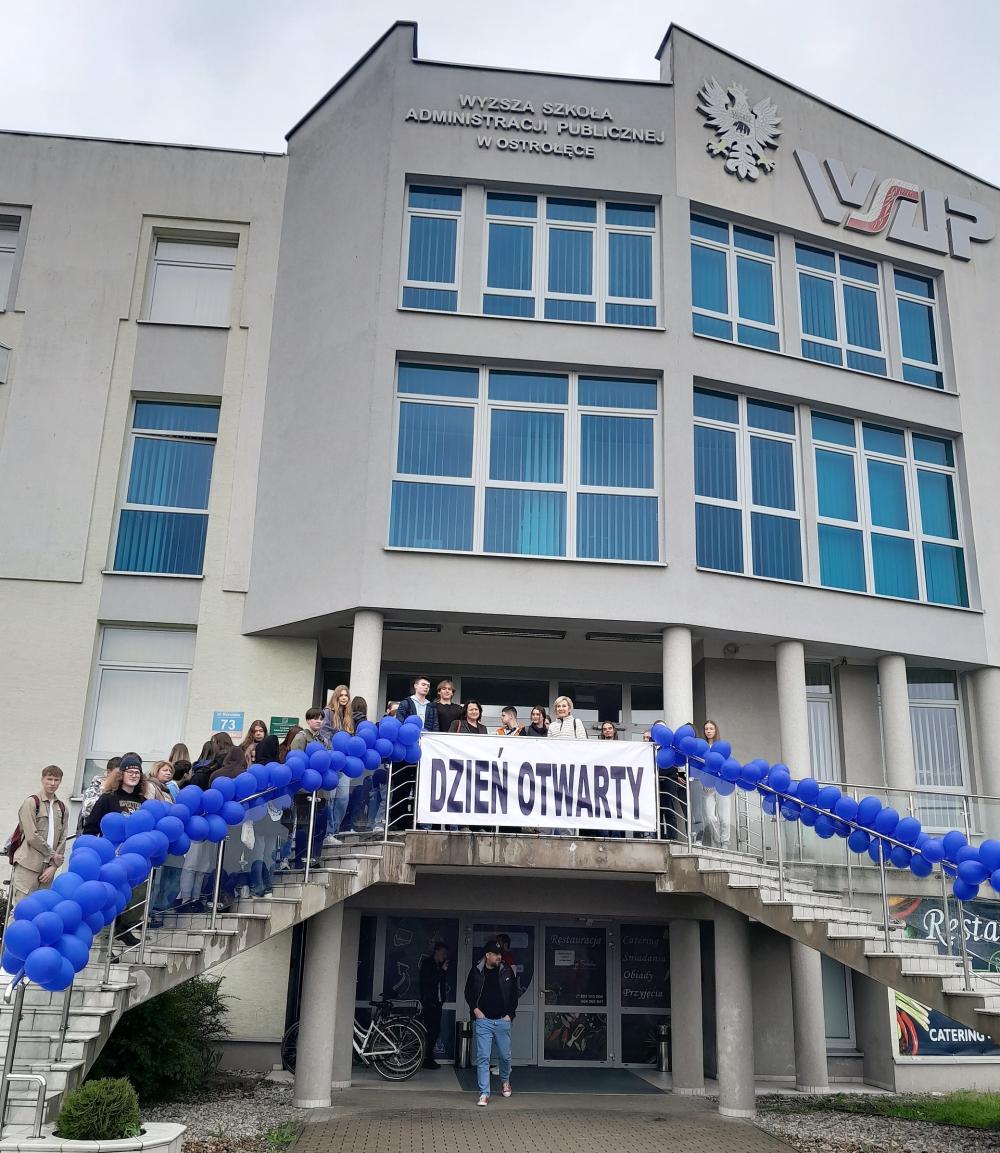 Zdjęcie galerii artykułu:  - Budynek Wyższej Szkoły Administracji Publicznej w Ostrołęce