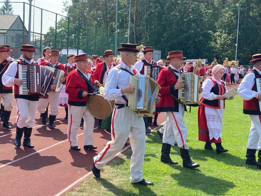 Zdjęcie galerii artykułu:  - Barwny korowód dożynkowy na Kurpiach w Lelisie