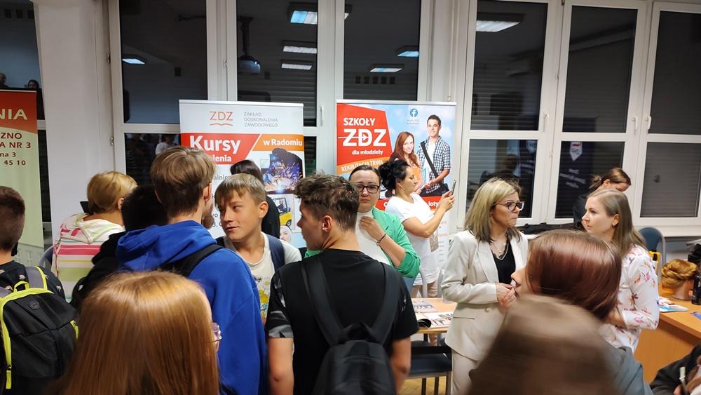 Zdjęcie galerii artykułu:  - Zakład Doskonalenia Zawodowego na Targach OHP w Radomiu