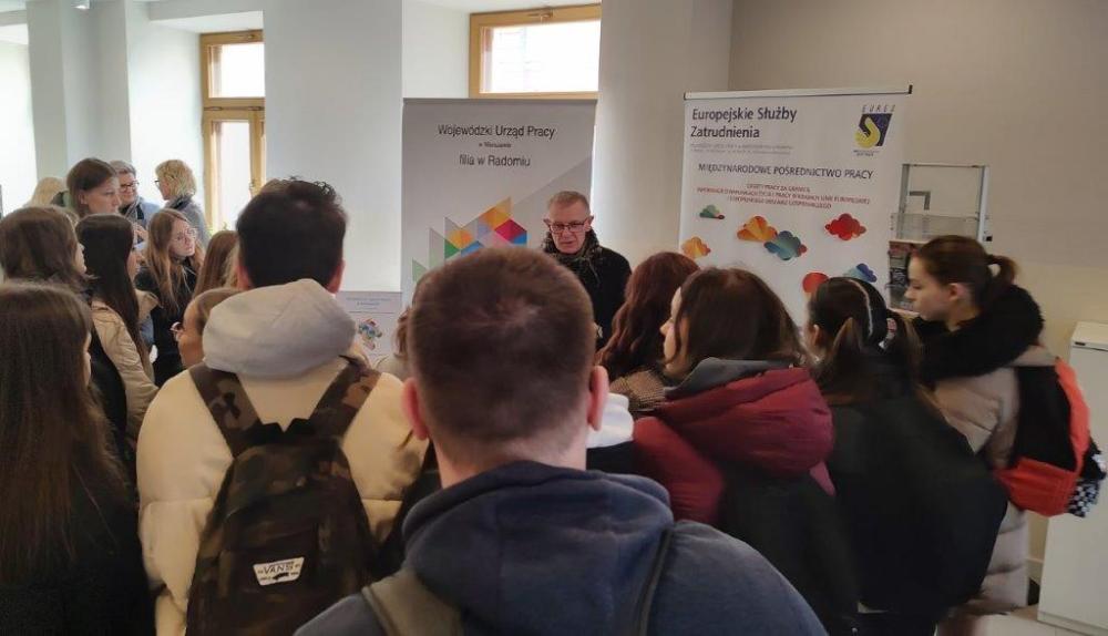 Zdjęcie galerii artykułu:  - Doradca EURES radomskiej filii WUP na targach
